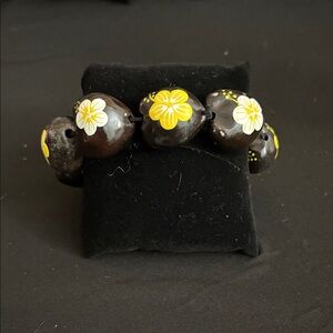 Elegant Black and Yellow Floral Bracelet